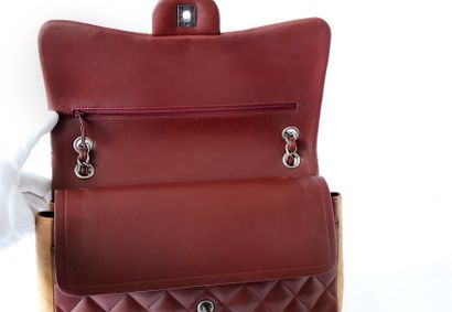 CHANEL Sac « Paris-Edinburgh Flap » en cuir...