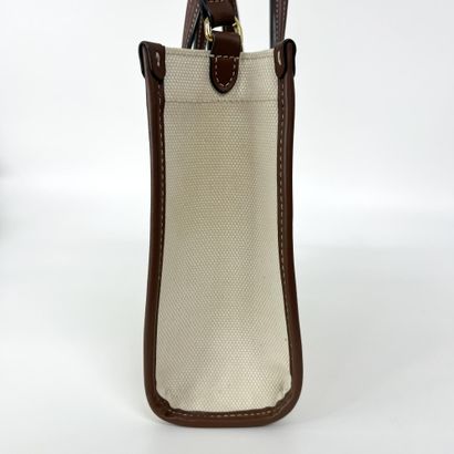 BURBERRY Sac « Freya Shopping Tote » en toile...