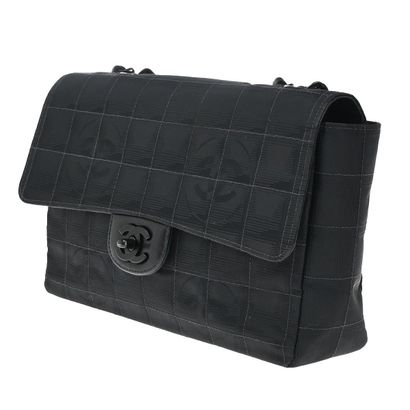 CHANEL Sac « Travel Line Flap » en nylon...