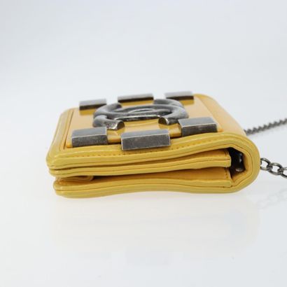 CHANEL Sac « Boy Brick Flap » en cuir jaune,...