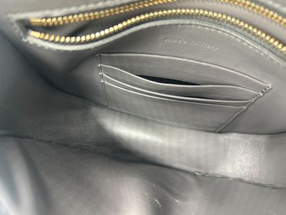 CELINE Sac « Trotteur » en cuir gris, taille...