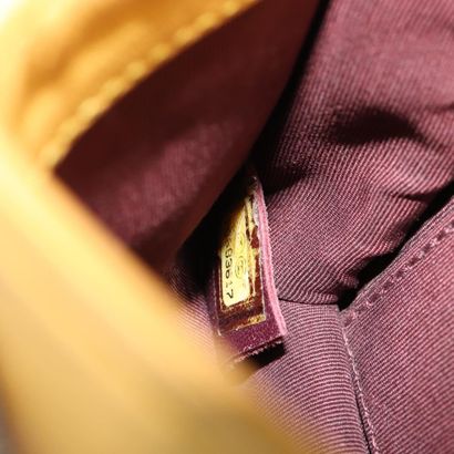 CHANEL Sac « Boy Brick Flap » en cuir jaune,...