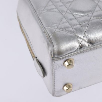 CHRISTIAN DIOR Sac « Lady cannage » en cuir...