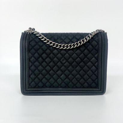CHANEL Sac « Quilted Boy Tote » en denim...