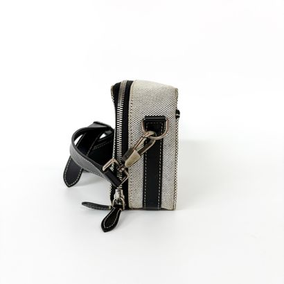BURBERRY Sac « Horseferry Camera » en toile...