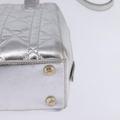 CHRISTIAN DIOR Sac « Lady cannage » en cuir...