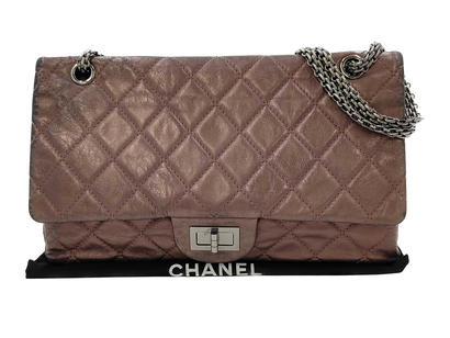 CHANEL Sac « Matelassé Lambskin » en cuir...