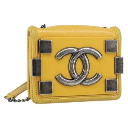 CHANEL Sac « Boy Brick Flap » en cuir jaune,...
