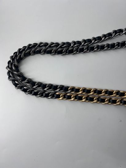 CHANEL Sac « 19 Shopping » en cuir matelassé...