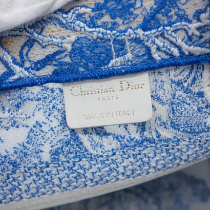 CHRISTIAN DIOR Sac « Book Tote » en toile...