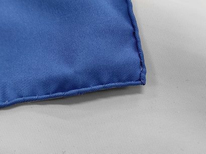 HERMES 90 Carré in blue silk.
Dimensions:...