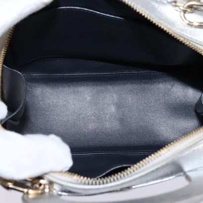 CHRISTIAN DIOR Sac « Lady cannage » en cuir...