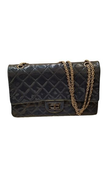 CHANEL Sac « Reissue 2.55 Flap » en cuir...