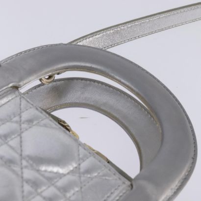 CHRISTIAN DIOR Sac « Lady cannage » en cuir...