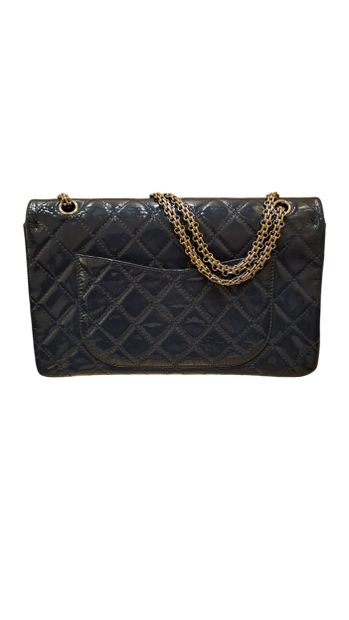 CHANEL Sac « Reissue 2.55 Flap » en cuir...