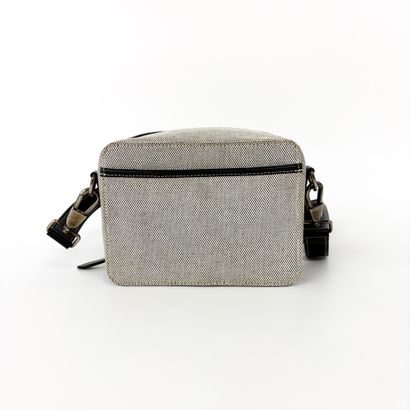 BURBERRY Sac « Horseferry Camera » en toile...