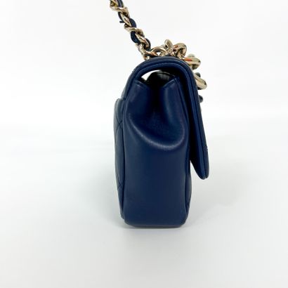 CHANEL Sac « Resin Chain Top Handle Flap...