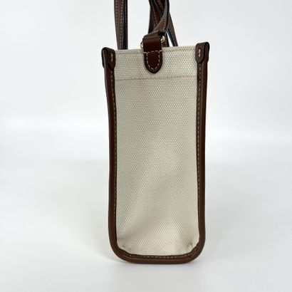 BURBERRY Sac « Freya Shopping Tote » en toile...