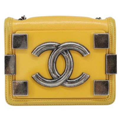 CHANEL Sac « Boy Brick Flap » en cuir jaune,...