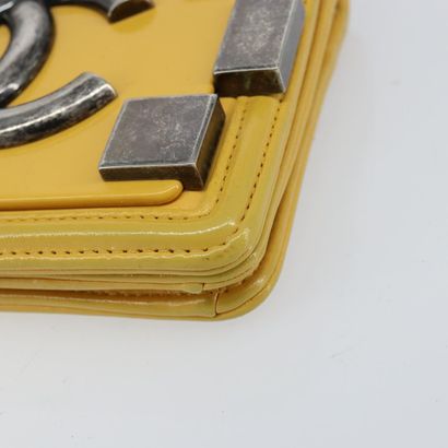 CHANEL Sac « Boy Brick Flap » en cuir jaune,...