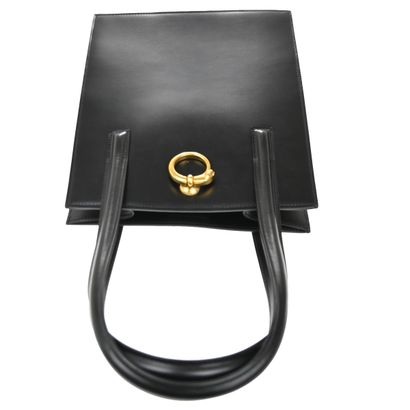CARTIER Sac « Panthère » en cuir noir.
Dimensions...