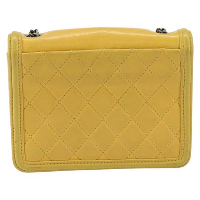CHANEL Sac « Boy Brick Flap » en cuir jaune,...