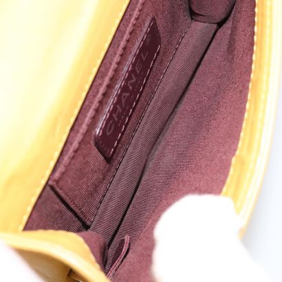 CHANEL Sac « Boy Brick Flap » en cuir jaune,...