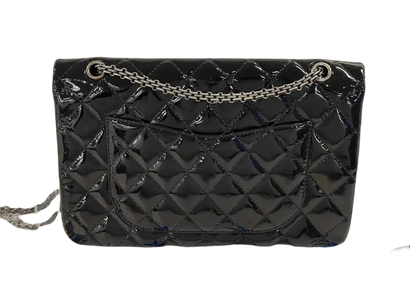 CHANEL Sac « So Black Reissue 2.55 Flap »...