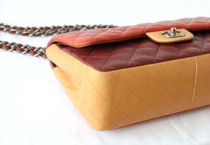 CHANEL Sac « Paris-Edinburgh Flap » en cuir...