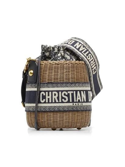 CHRISTIAN DIOR Sac « Bucket » en rotin.
Dimensions...