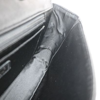CHANEL Sac « Travel Line Flap » en nylon...