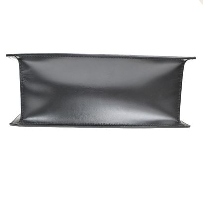 CARTIER Sac « Panthère » en cuir noir.
Dimensions...