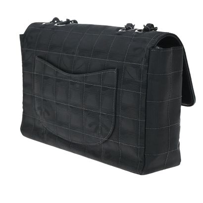 CHANEL Sac « Travel Line Flap » en nylon...