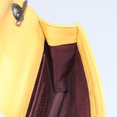 CHANEL Sac « Boy Brick Flap » en cuir jaune,...