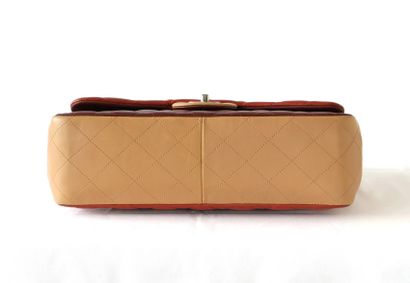 CHANEL Sac « Paris-Edinburgh Flap » en cuir...