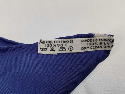 HERMES 90 Carré in multicolored silk.
Dimensions:...