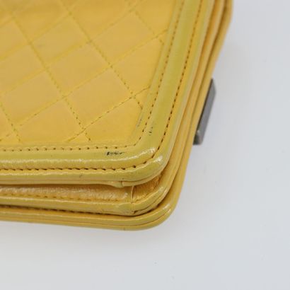 CHANEL Sac « Boy Brick Flap » en cuir jaune,...