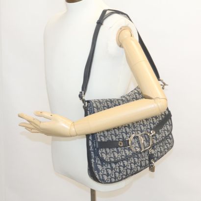 CHRISTIAN DIOR Sac « Vintage CD Flap Messenger...