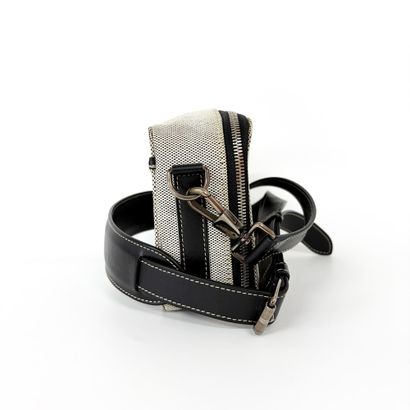 BURBERRY Sac « Horseferry Camera » en toile...