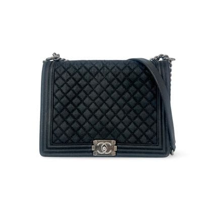 CHANEL Sac « Quilted Boy Tote » en denim...