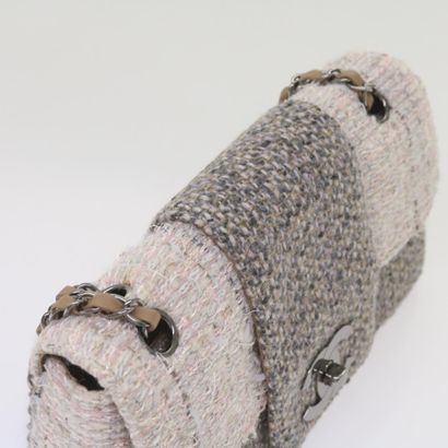 CHANEL Sac « Classic Flap Clutch with Chain...