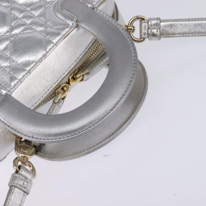 CHRISTIAN DIOR Sac « Lady cannage » en cuir...