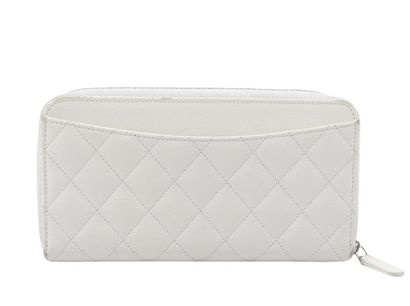 CHANEL Portefeuille « Trifold Flap » en cuir...