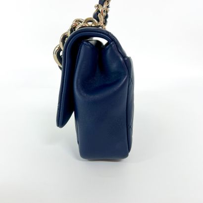 CHANEL Sac « Resin Chain Top Handle Flap...