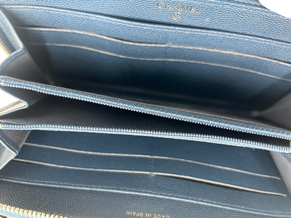 CHANEL Sac « Matelasse » en cuir bleu marine,...