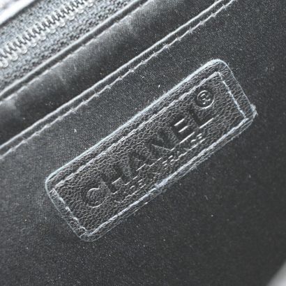 CHANEL Sac « Travel Line Flap » en nylon...