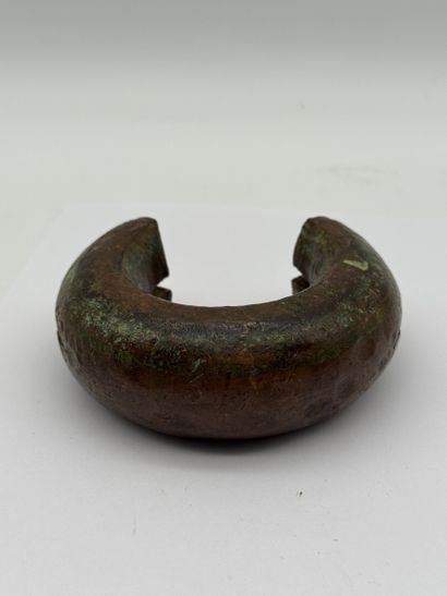 CHUNKY ANKLE BRACELET OR SHACKLE
First half...