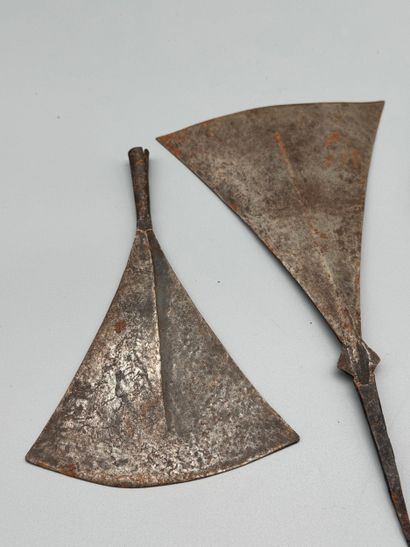 4-PIECE SET (2 SPEARHEADS AND 2 AXES) Ferrous...