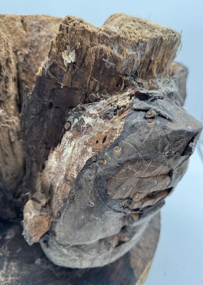 FRAGMENT OF A CHAIR WITH CARYATIDS - Bissagos...