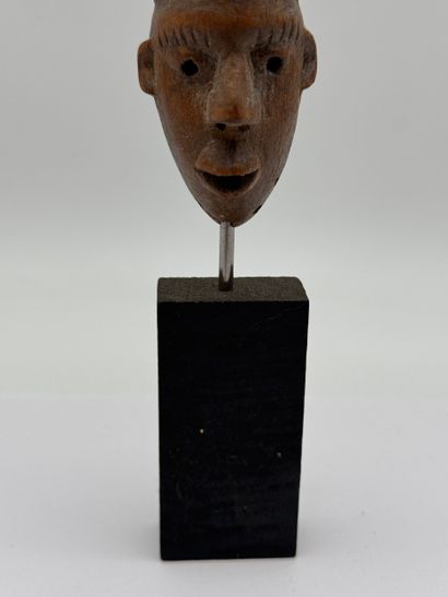 DIGNITARY'S CANE HANDLE OR HEAD ON A BASE...